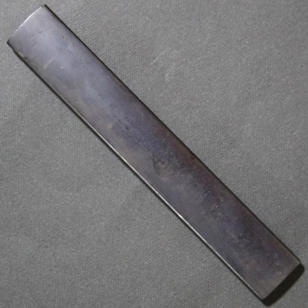 【椿樹小鳥図小柄 赤銅魚子地 高肉彫 鍍金 銀象嵌】 鍔 鐔 小柄 刀装具 骨董