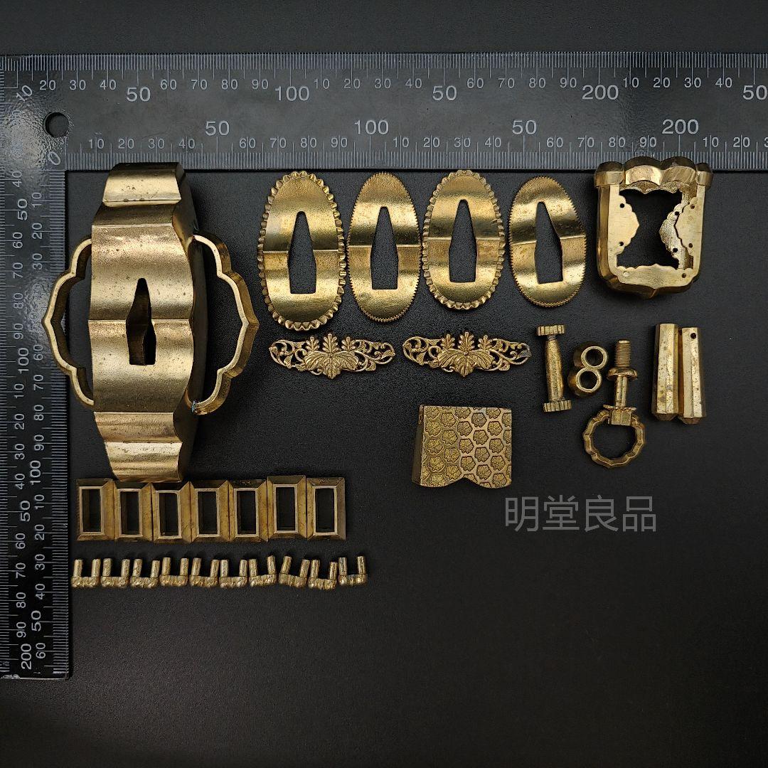 衛府太刀　金具　刀鍔 　柄鞘金具一式　家紋の図　五七の桐　切羽　目釘　鐺　太刀拵