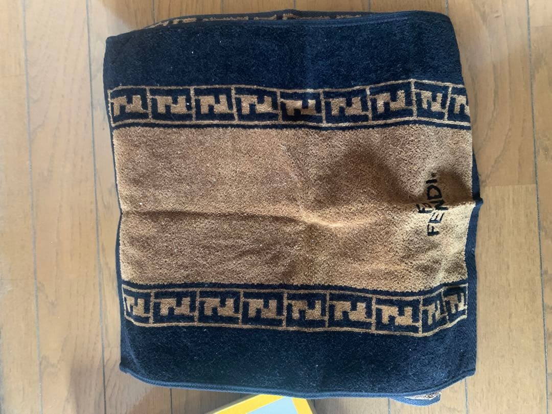 FENDI ロゴタオル ギフトボックス付き