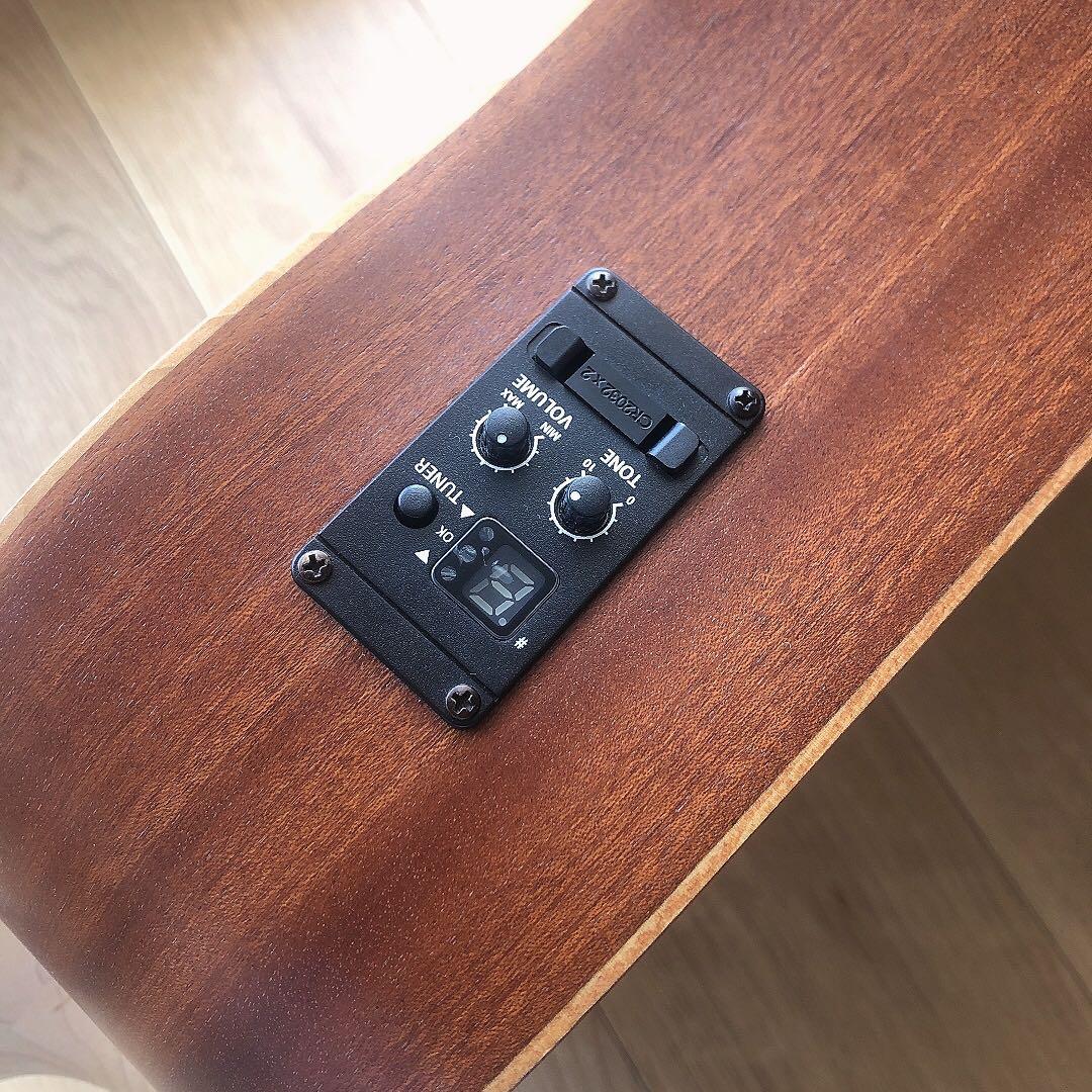 Taylor ギター　academy 10e