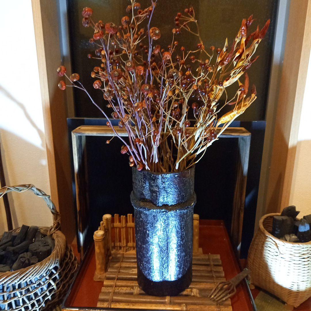 職人さんの使い込まれた漆桶.漆掻壺