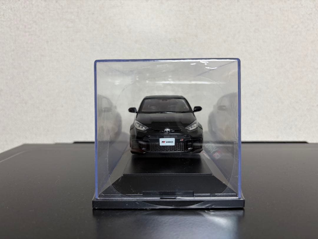 GR YARIS カラーサンプル プレシャスブラックパール