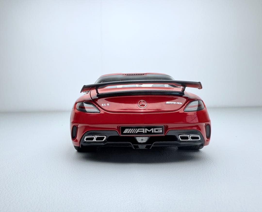 MINICHAMPS メルセデス・ベンツ SLS AMG レッド 1/18
