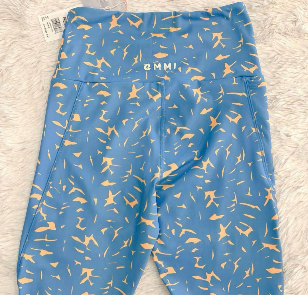 ⭐︎新品⭐︎emmi yoga エミヨガ　トップス&レギンス　9-11号　上下