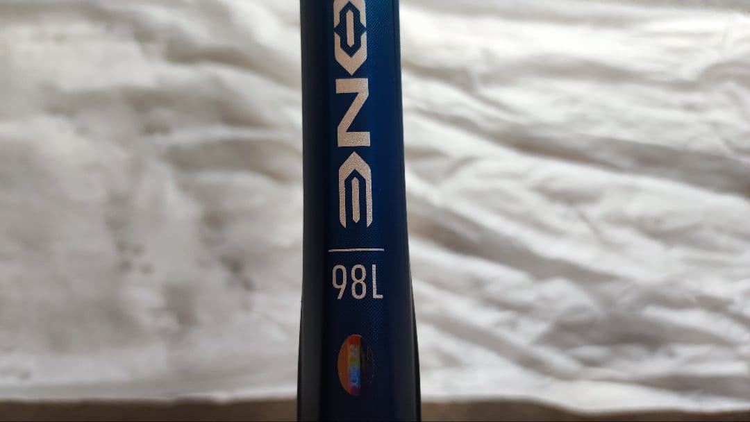 KAN新品同様ヨネックス硬式テニスラケットEZONE98L グリップ1