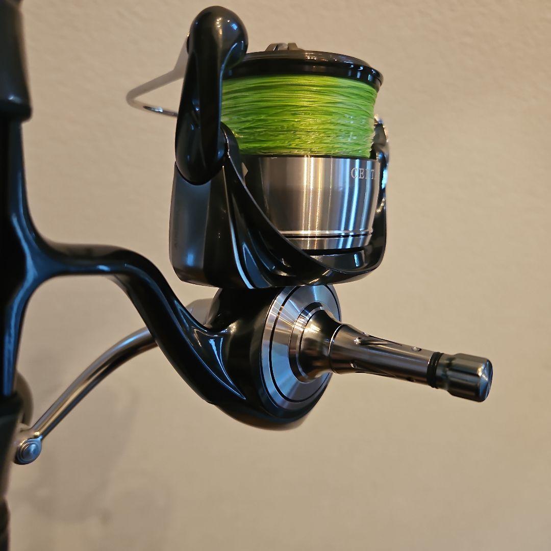 美品 ダイワ セルテート4000-C 予備スプール、カスタムハンドル、ライン付属