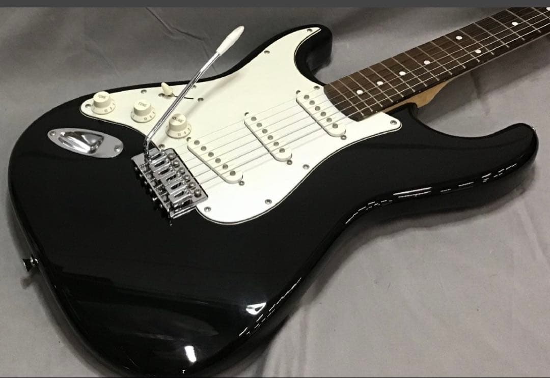 ゆ*ゆ様 フォトジェニック　ストラトキャスター　レフティータイプ　アーム付き