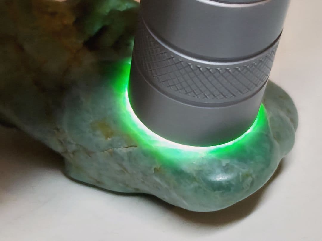 青緑 81g 翡翠 ヒスイ 原石 鑑賞石 自然石 誕生石 鉱物 鉱石 水石