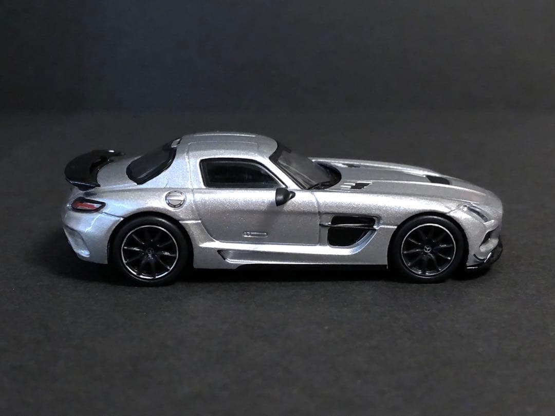 ターマックワークス 1/64 メルセデスベンツ SLS AMG ブラックシリーズ