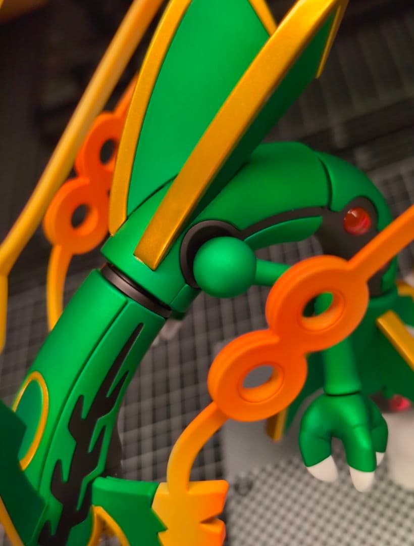 メガレックウザ　全塗装　完成品　ポケプラ　マッドキャンディ仕上げ