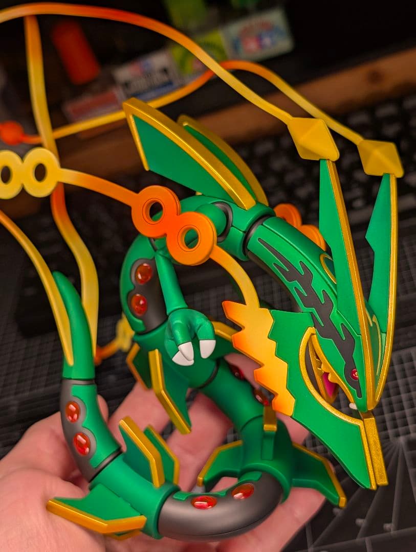 メガレックウザ　全塗装　完成品　ポケプラ　マッドキャンディ仕上げ