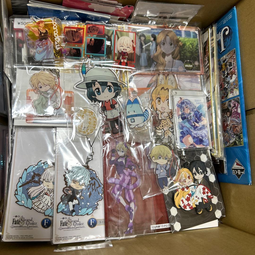 キャラクターグッズまとめ売り　漫画　アニメ　グッズ　セット　おまとめ　400個