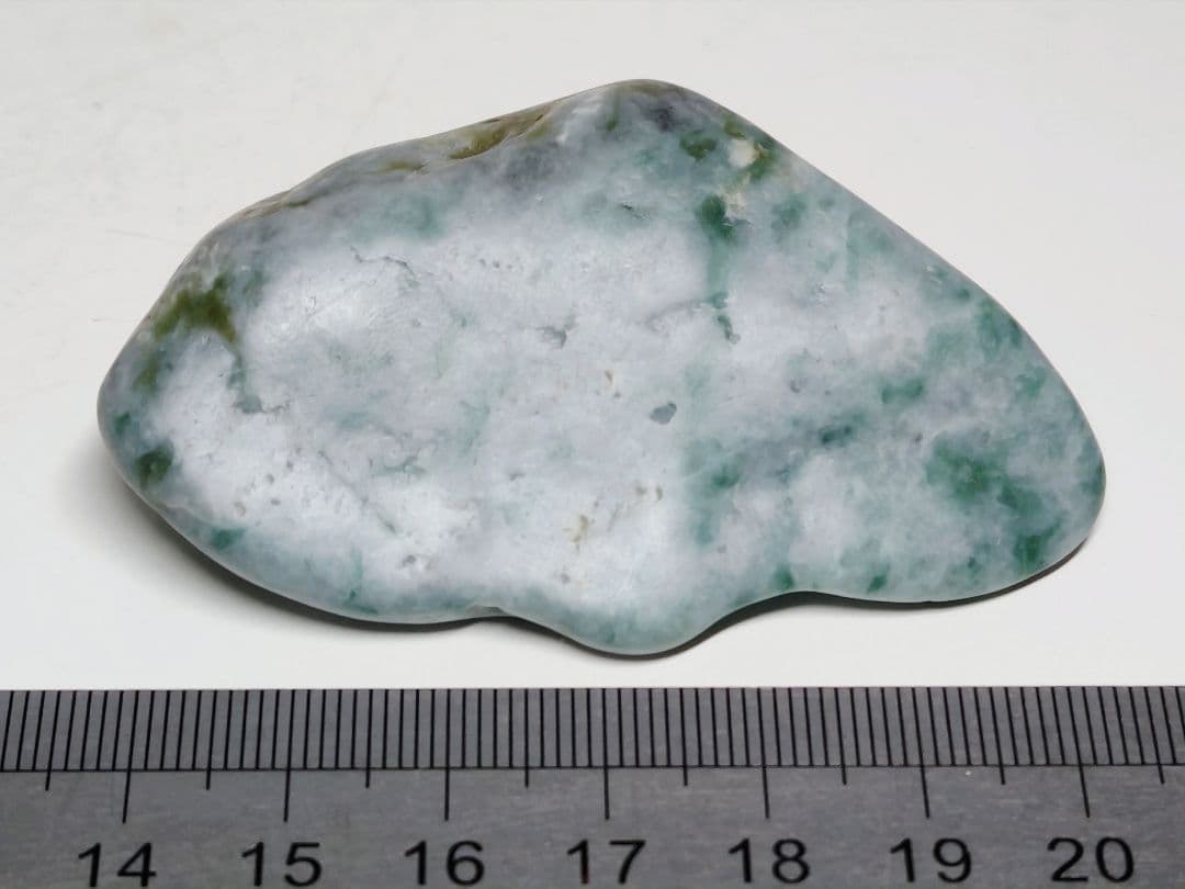 糸魚川156 翡翠 77g ヒスイ 原石 鑑賞石 自然石 誕生石 鉱物 鉱石