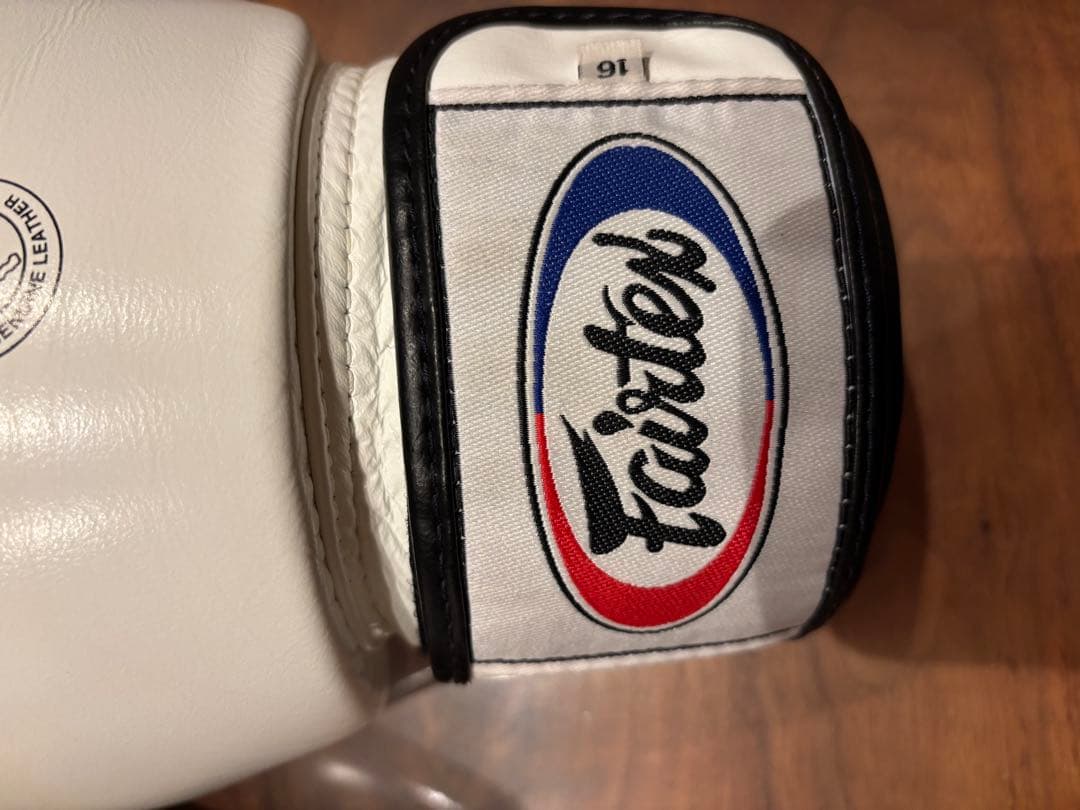 Fairtex ボクシンググローブ 16oz ホワイト　フェアテックス