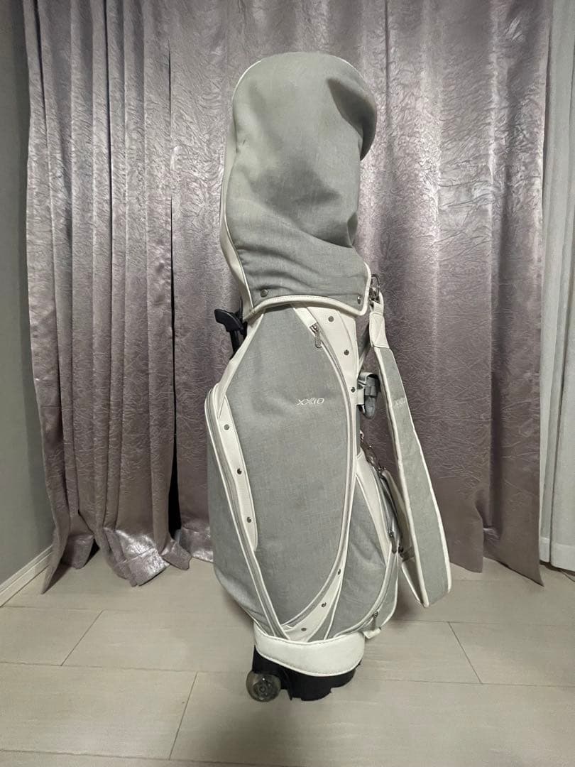 ゼクシオ　ローラー付き　キャディーバッグ　お買い得