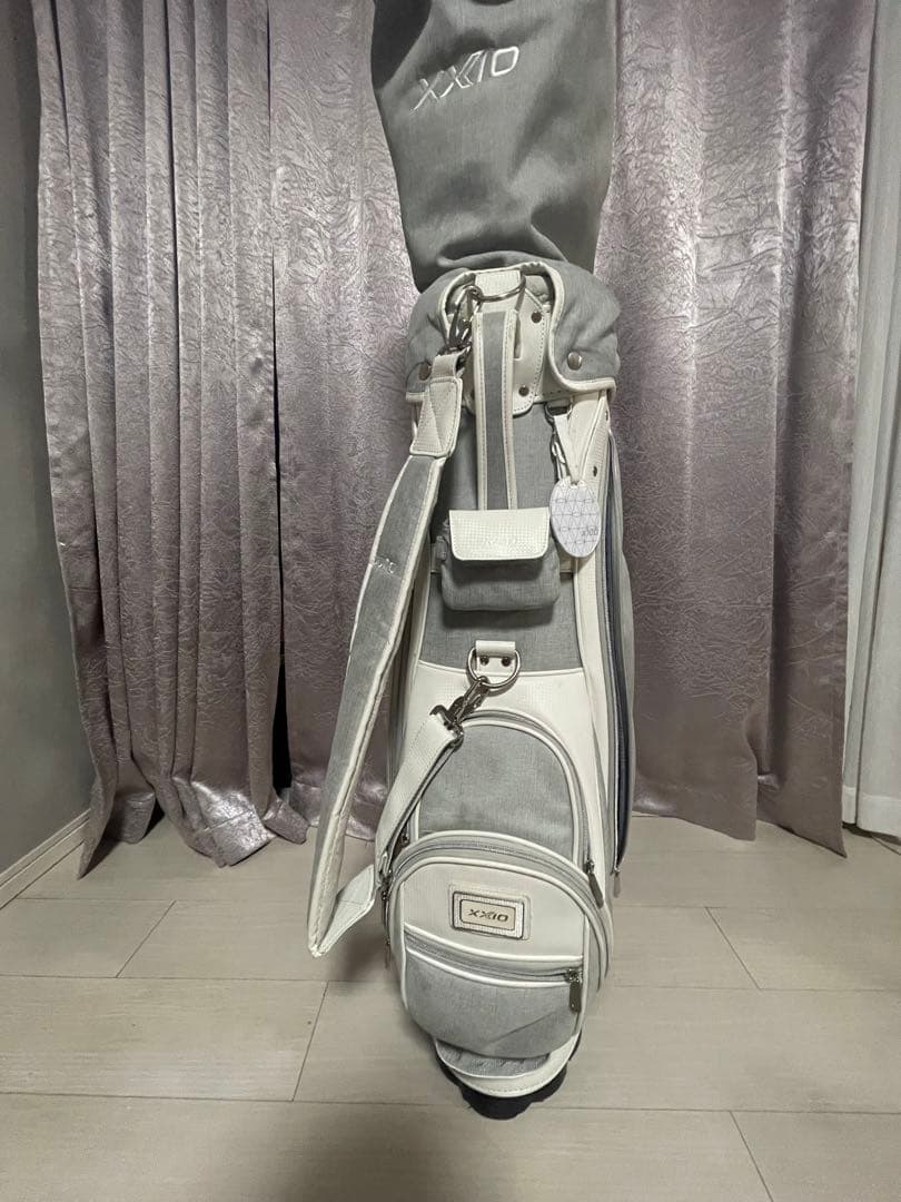 ゼクシオ　ローラー付き　キャディーバッグ　お買い得