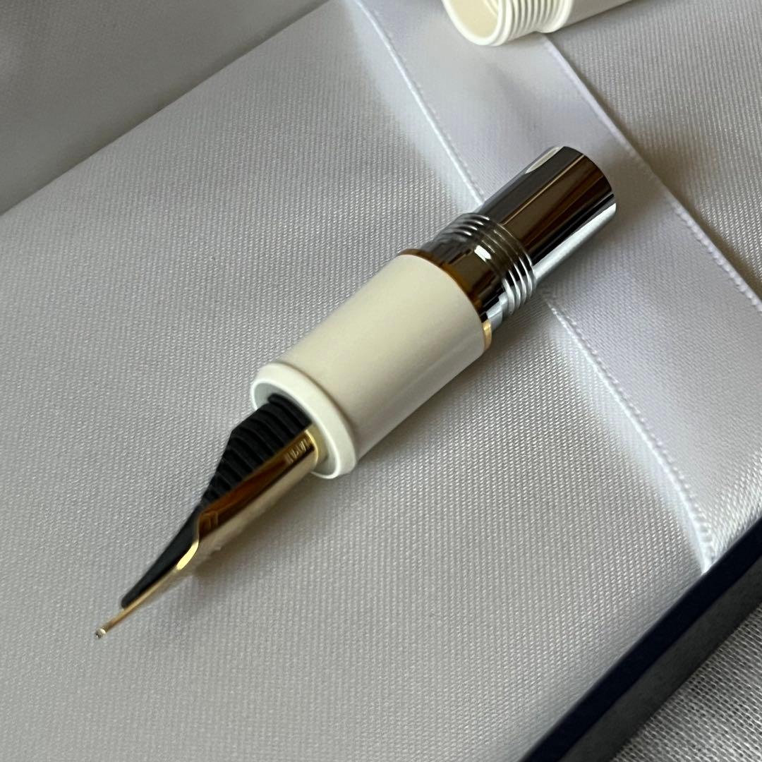 プラチナ 万年筆 センチュリー 3776 シュノンソーホワイト F 細字