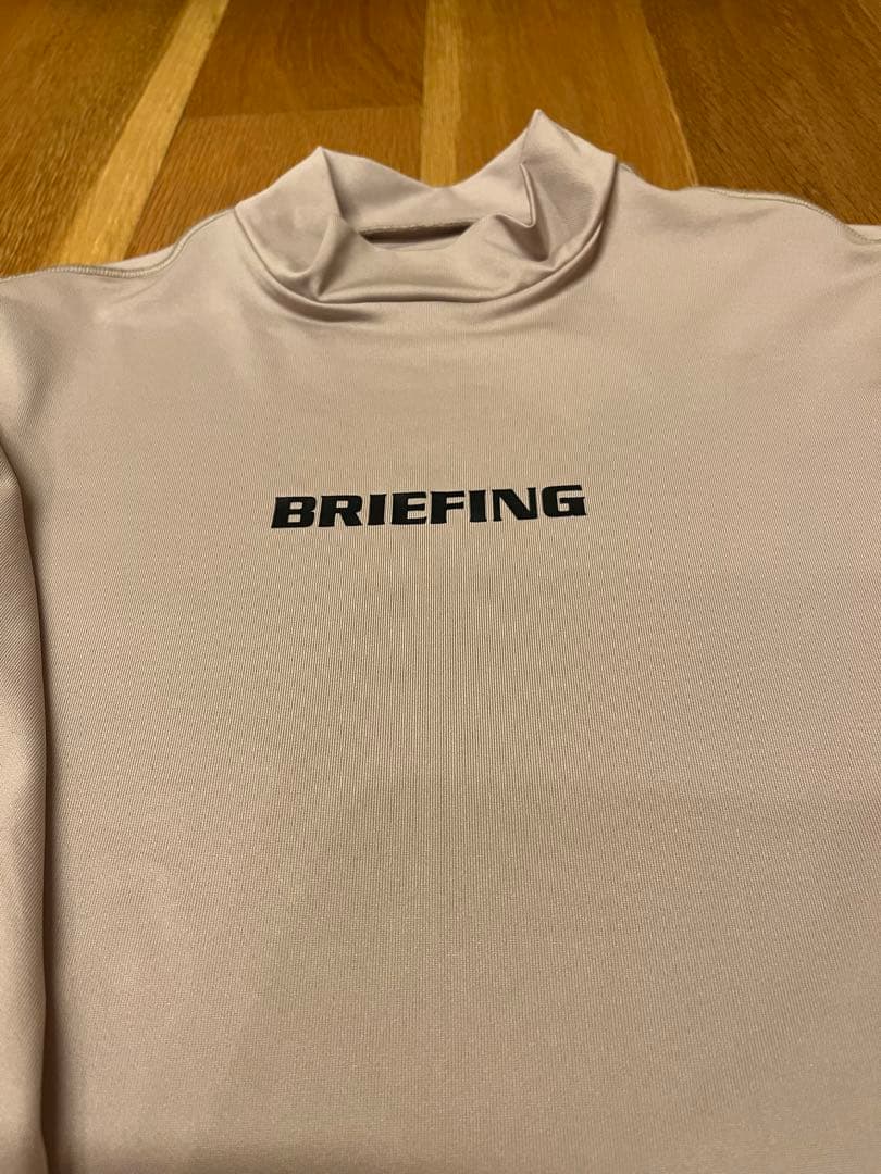 土日限定❣️早い者勝ち‼️未使用近いBRIEFING ベージュ ハイネックシャツ M