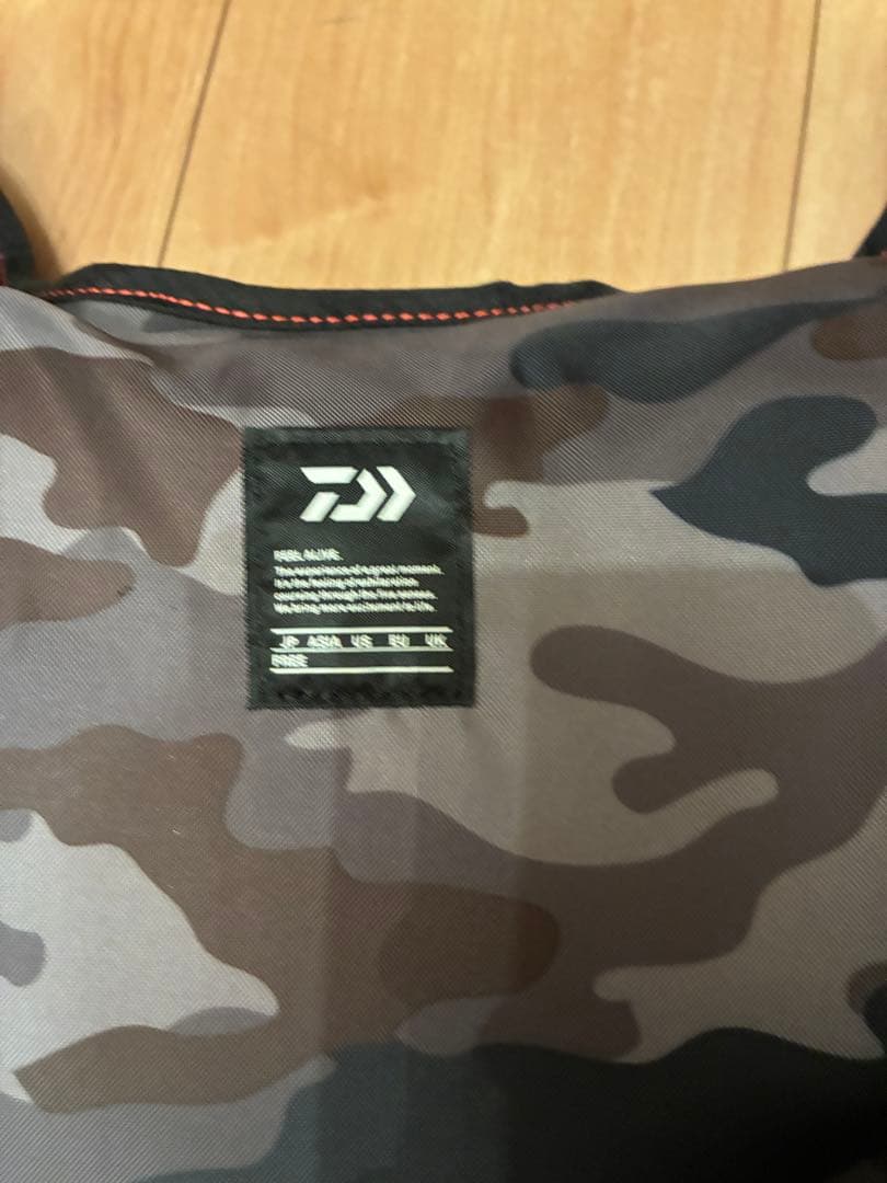 ダイワ　フロートゲームベスト　ブラックレッド　フリー / ライフジャケット