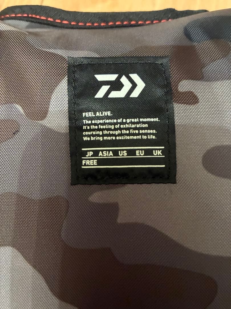 ダイワ　フロートゲームベスト　ブラックレッド　フリー / ライフジャケット