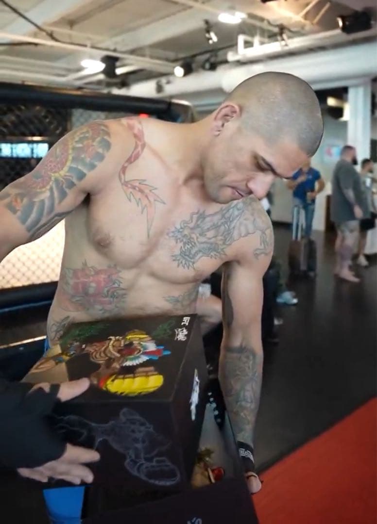 新品【限定生産品】UFC公式 アレックスペレイラ フィギュア TUBERA