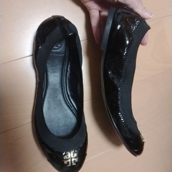 1回着用　トリーバーチ　サイズ6　黒色　エナメル　バレエシューズ　フラット