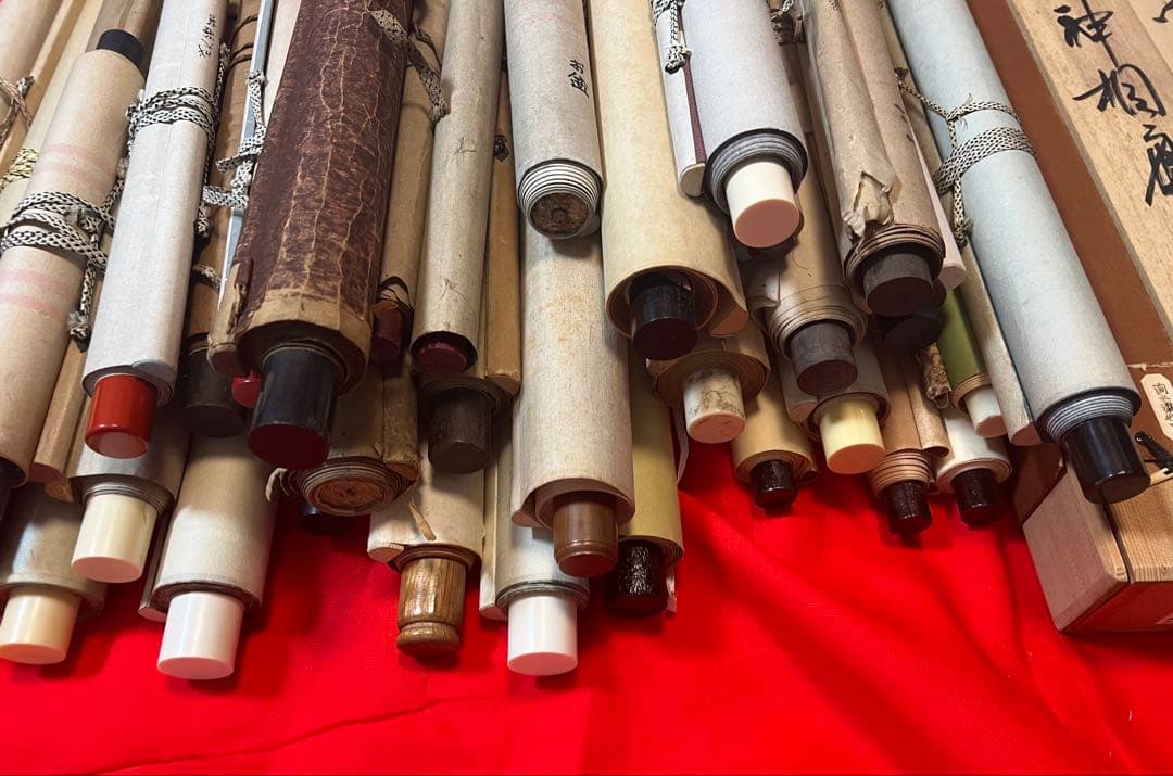 掛け軸　まとめて43本 佛画 中国複製画　山水など　送料込み！