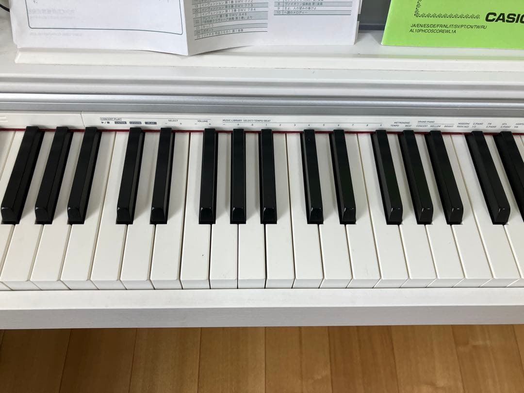 ホワイト電子ピアノ　CASIO Privia PX-770 値下げ中！