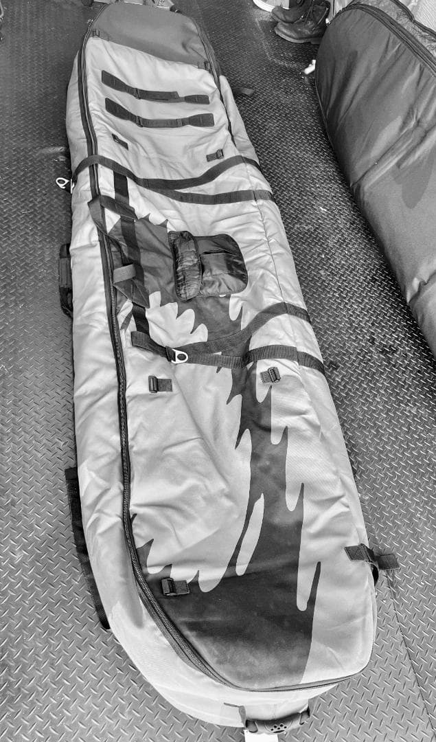 【新春セール】サーフボードハードケース　キャスター付　ミッド/ロング　3枚