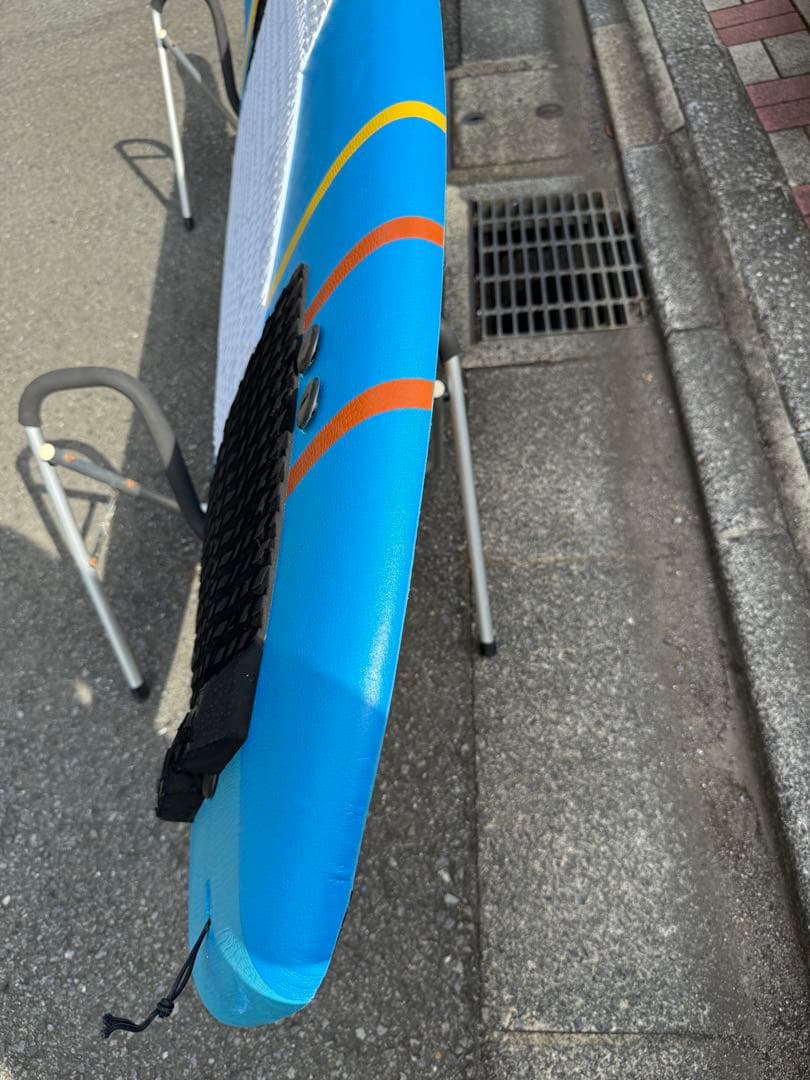 TAHE7’6″EASY SURFINGスタンド とアルメリック5フィン付き