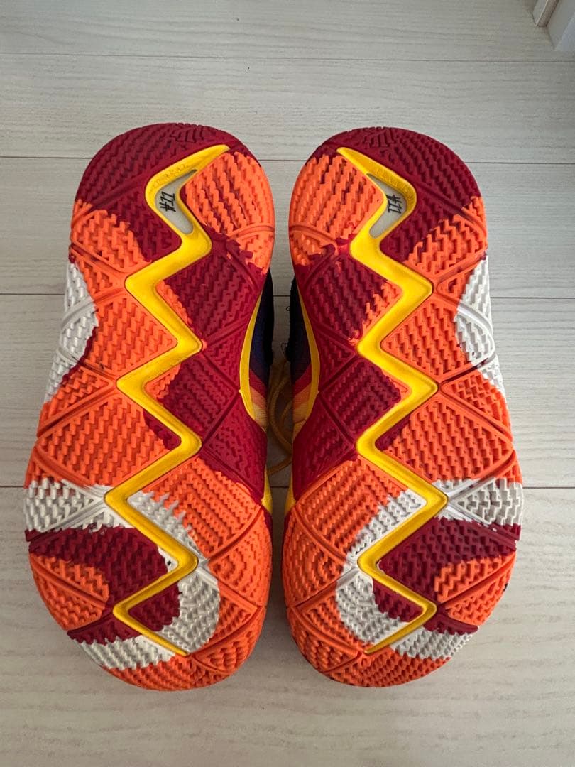 ナイキ　カイリー　カイリー4 アンクリュドリュー　28.5cm