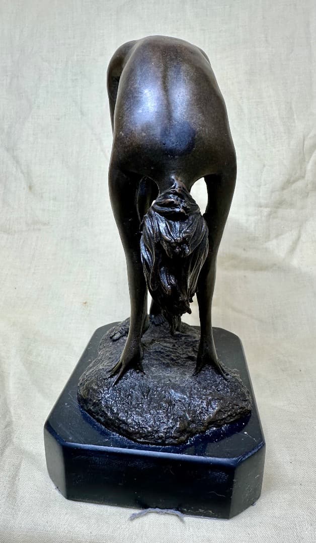 銅製彫刻・「ビーチの女」躍動的精美彫刻・