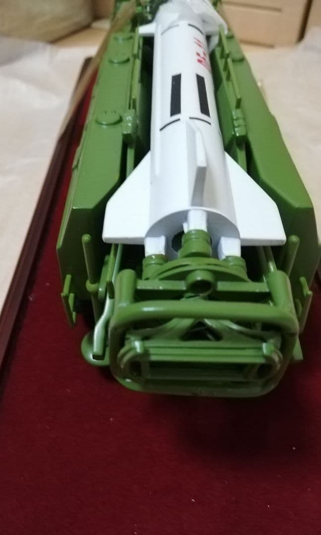 中国弾道ミサイル.発車台1/43ミニチュアコレクション