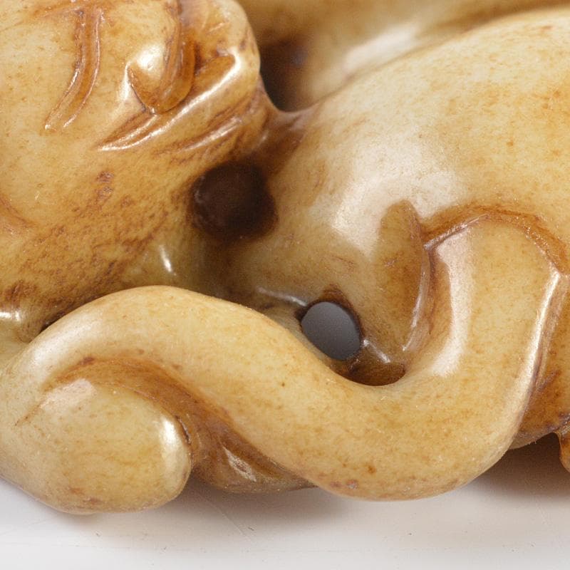 中国　玉石彫刻　神獣刻　根付　紙鎮　置物　C　7342E