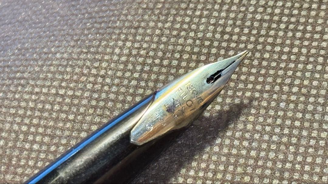 激レア　廃盤 白蝕刻 PILOT カスタムストライプ　18kWG F パイロット