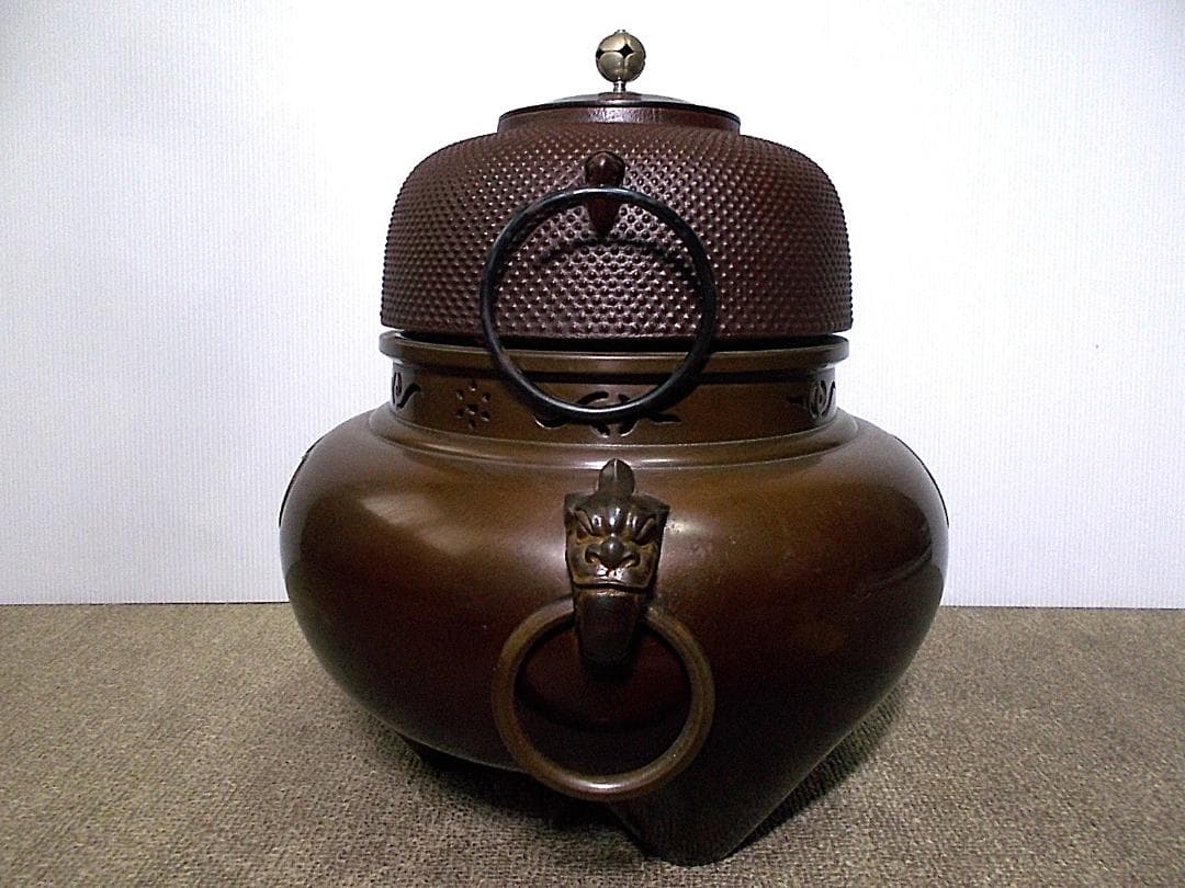 人間国宝高橋敬典作 唐銅霰鬼面風炉 銀摘み? アラレ茶釜未使用 釜環 送料込み