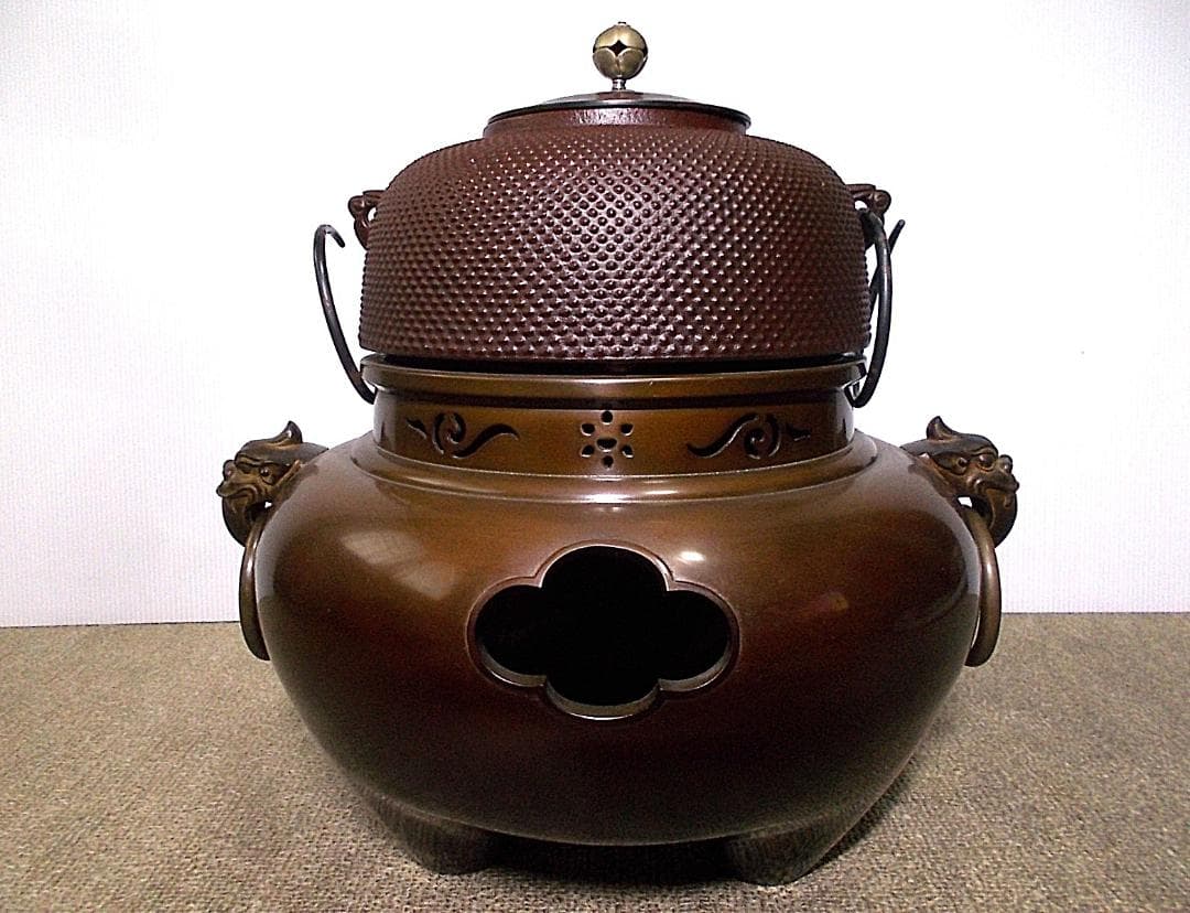 人間国宝高橋敬典作 唐銅霰鬼面風炉 銀摘み? アラレ茶釜未使用 釜環 送料込み