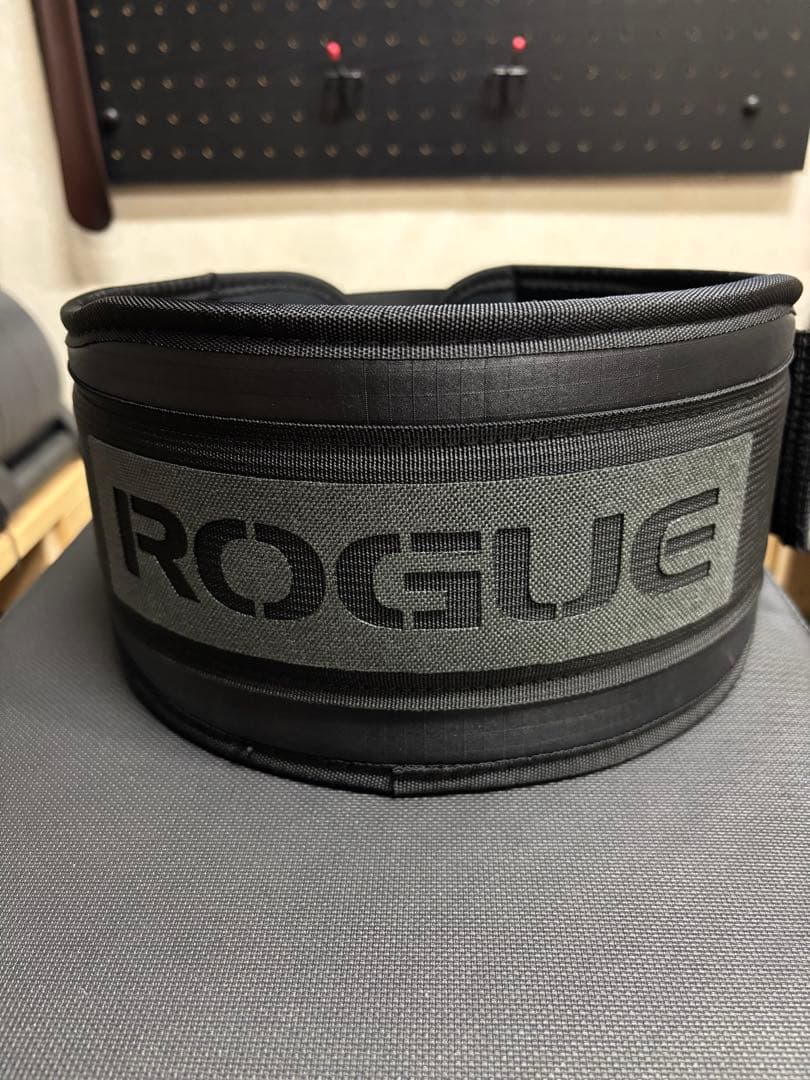 美品 ROGUE USA ナイロンリフティングベルト Sサイズ