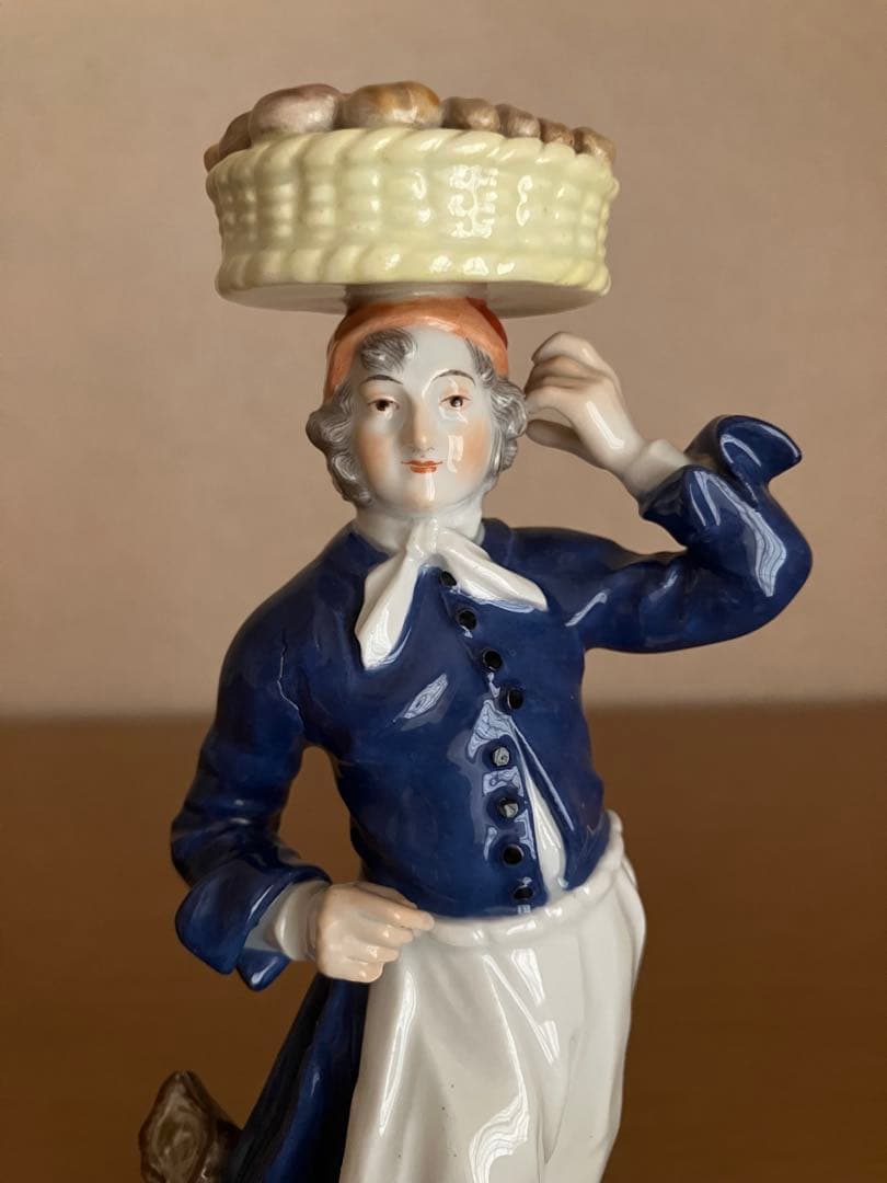 マイセン☆物売りシリーズ☆パン屋さんフィギュリン　人形