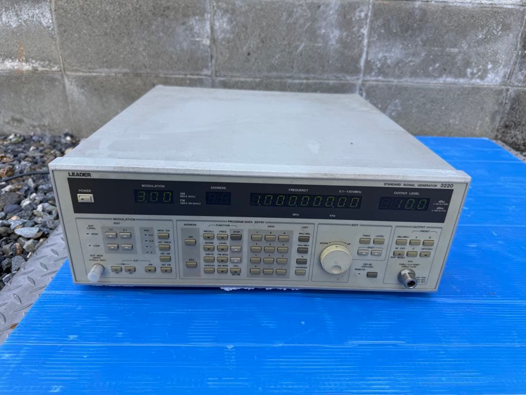 LEADER 3220 シグナルジェネレーター標準信号発生器リーダー電子ジャンク