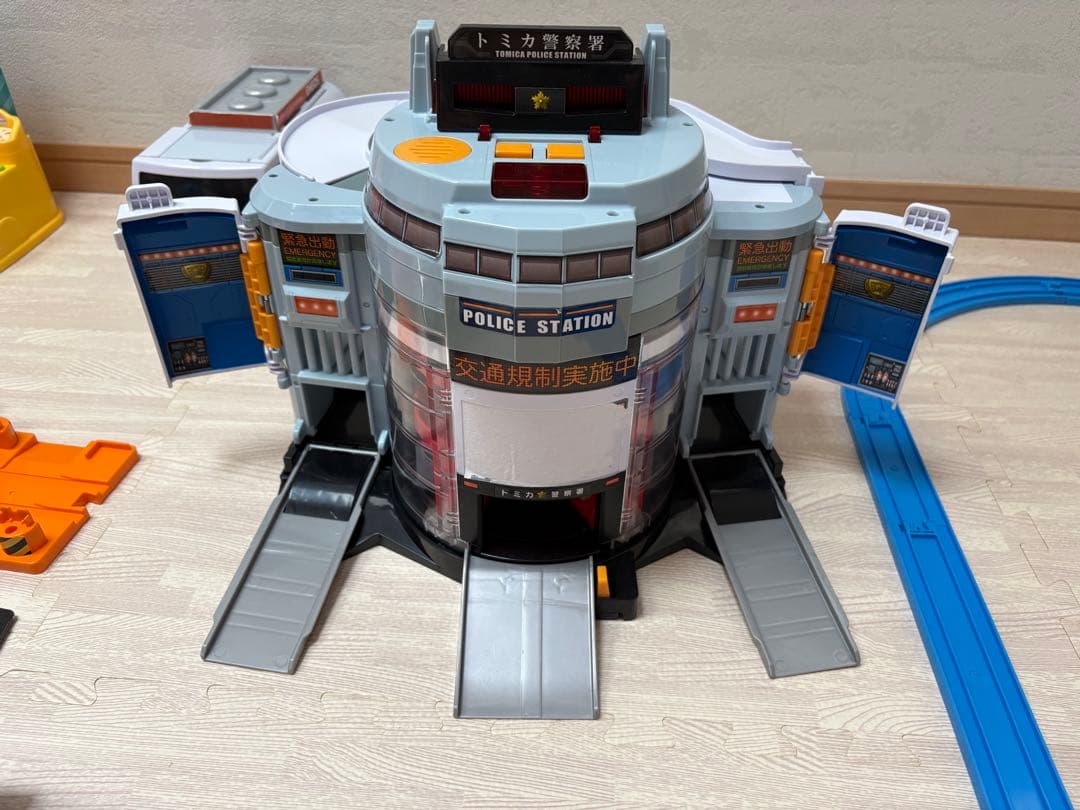 【お値打ち】トミカ ぐるぐるシュート!! DXトミカパーキング他　4点セット販売