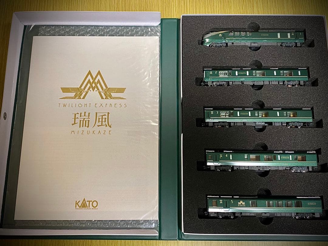 【特別企画品】KATO 10-1570 87系 瑞風 10両セット　(試走のみ)