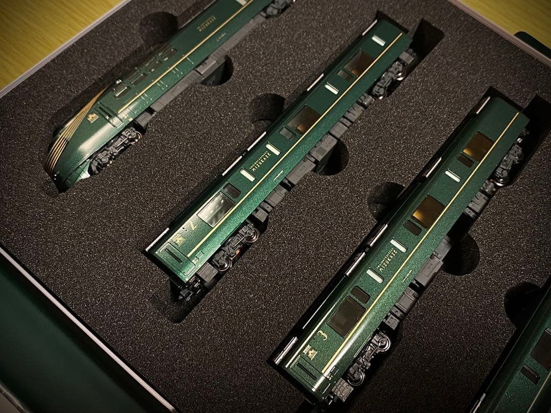 【特別企画品】KATO 10-1570 87系 瑞風 10両セット　(試走のみ)