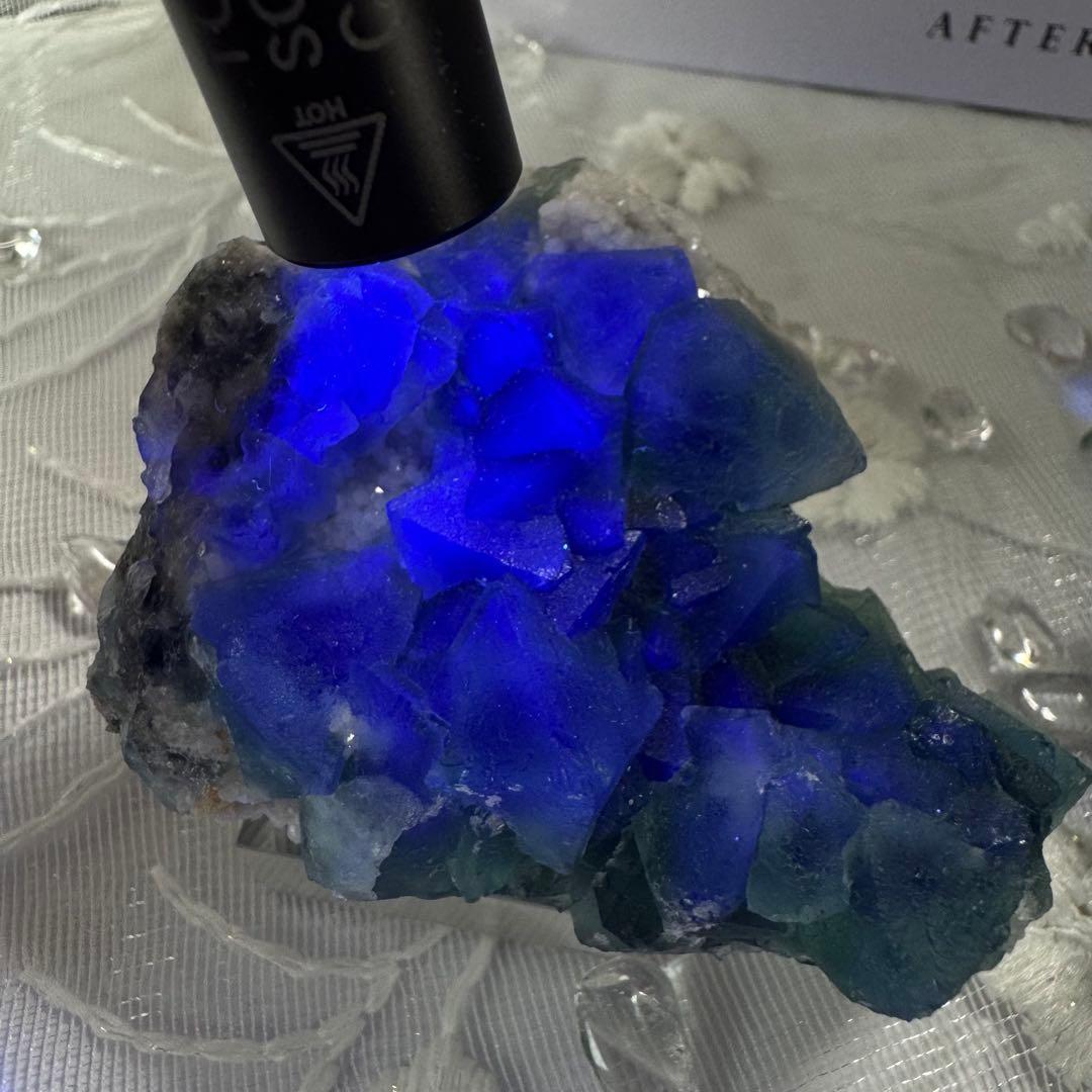 【D256】八面体 グリーンフローライト 内モンゴル 鉱物 標本