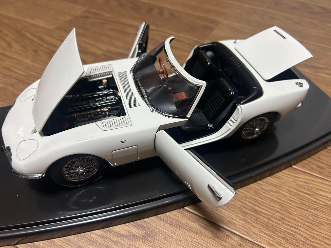 トヨタ2000GT 007ボンドカー　白オープンカー　1/18 AUTOART