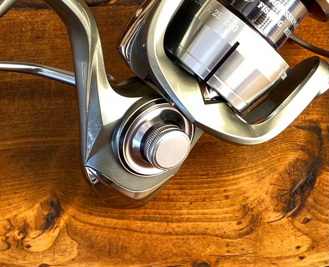 新品未使用　スピニングリール　5000番　ショアジギング　ねじ込み式ハンドル