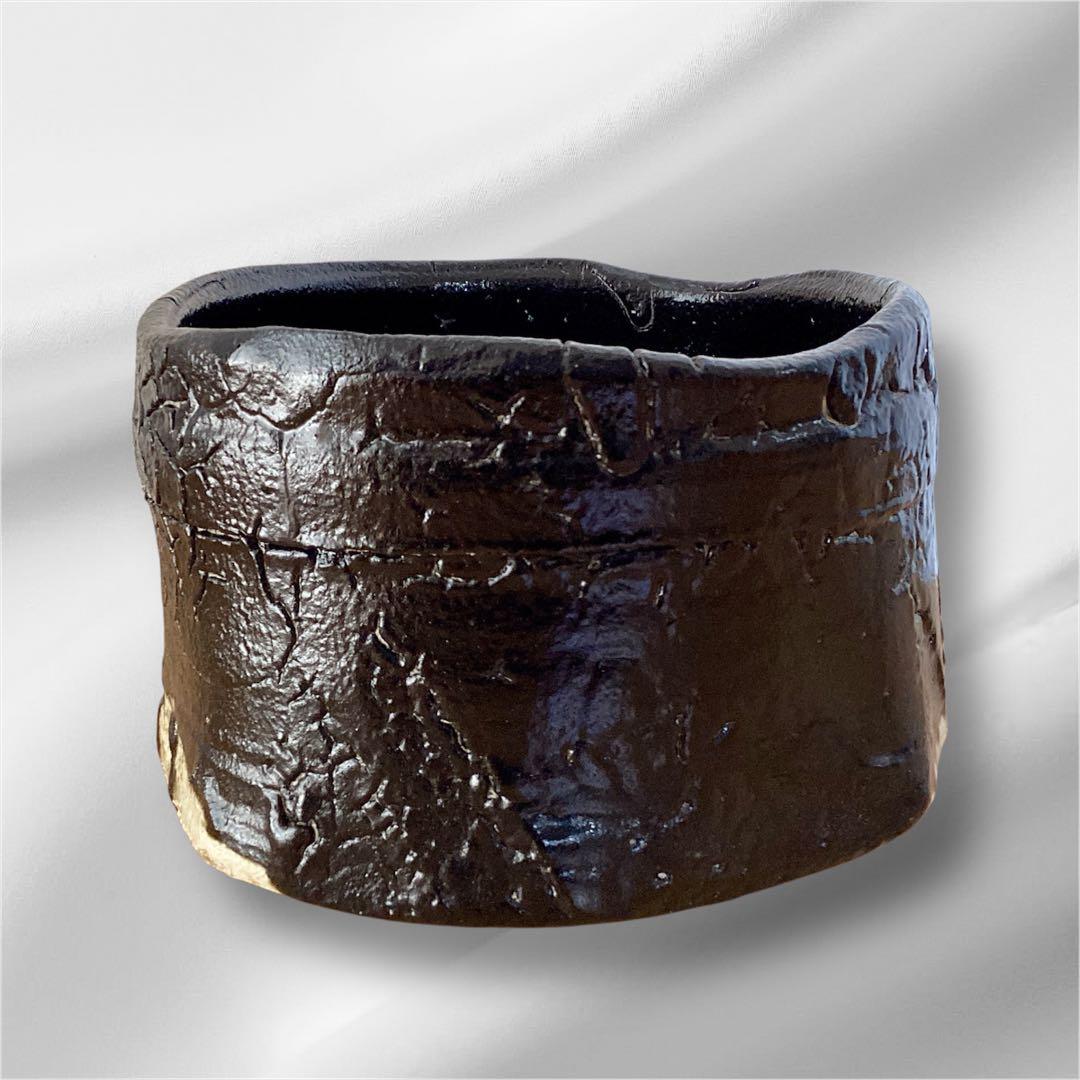 【山田和　美品　上位作】　黒織部　茶碗　共箱　共布　陶暦　造形美を堪能できる一品