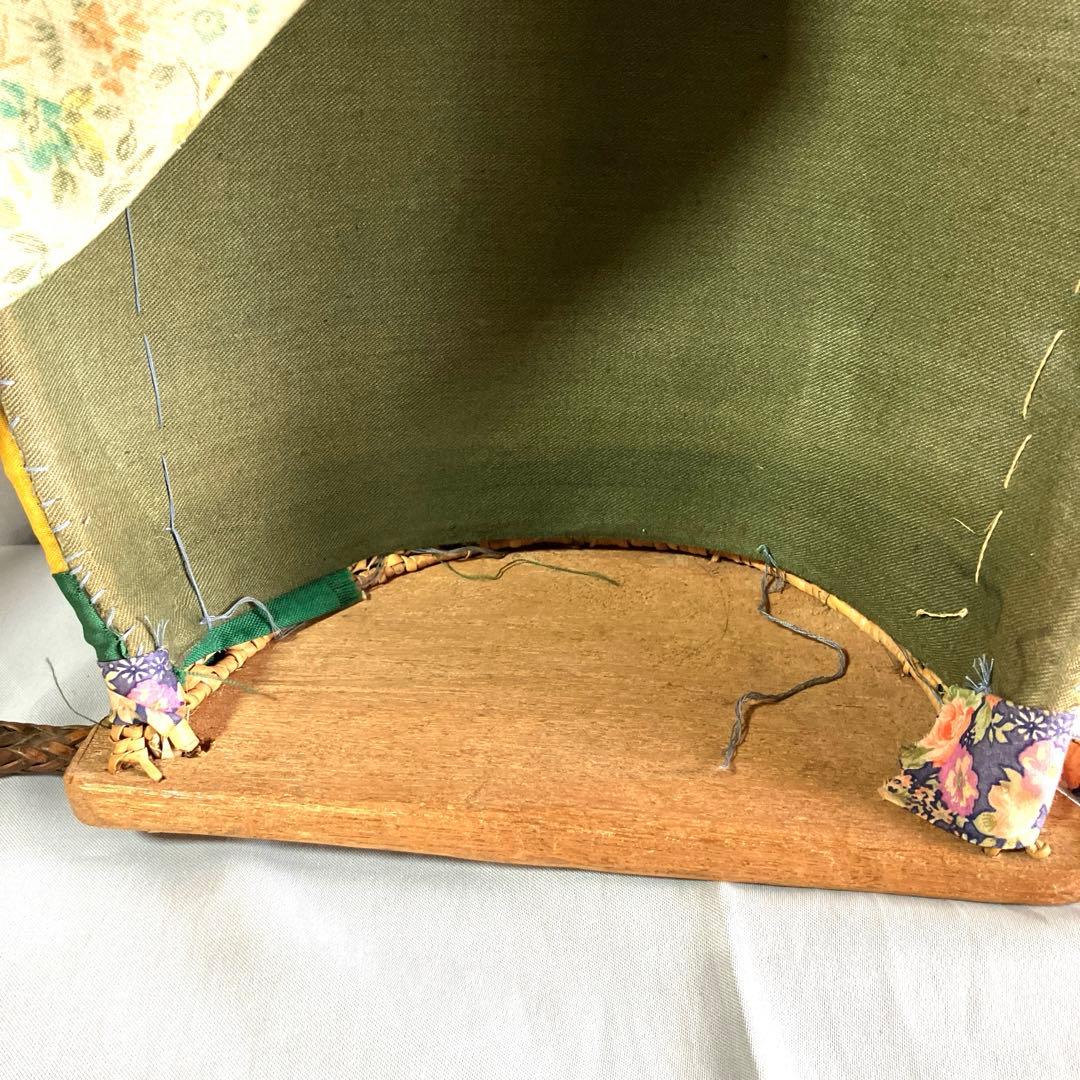 カリマンタン島ダヤック族ロタン編ビーズ飾り付き赤ちゃん背負籠　　　　　　貴重