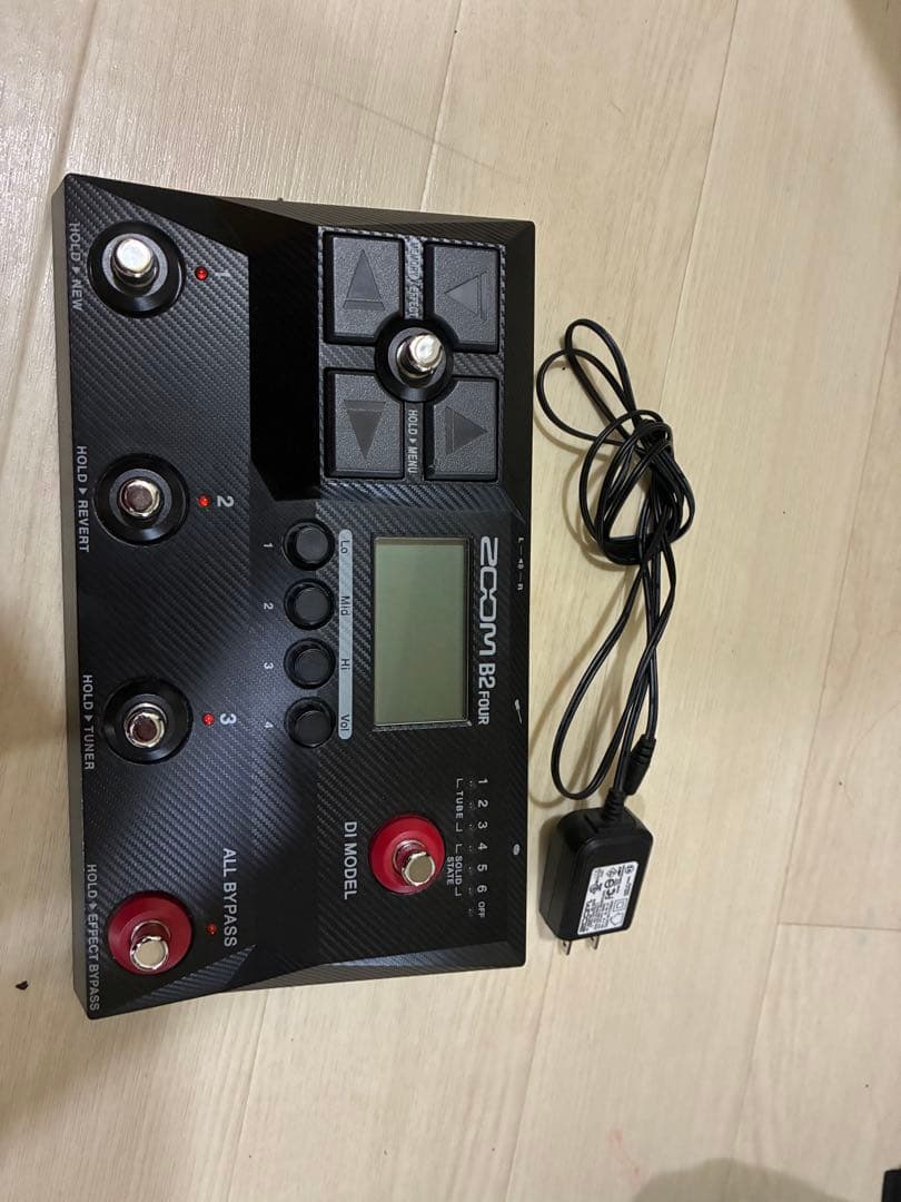 Zoom B2 FOUR ベースエフェクター