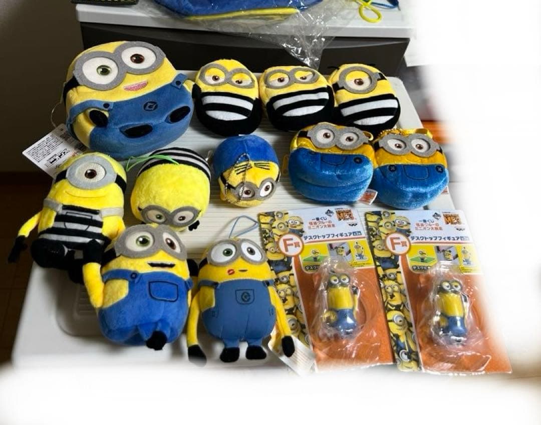 ミニオンズのぬいぐるみとポシェット、パスケース